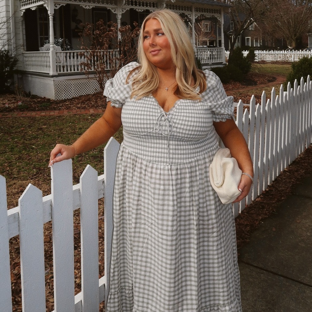 Gingham Puff-Sleeve Maxi Dress in Light Gray